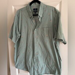 🟢GEORGE. Seafoam green s/s button down with an all over flamingo print. Size XL